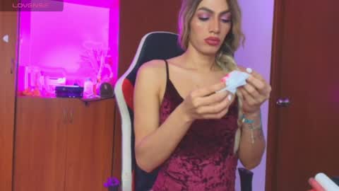 Snapshot of atenea_fit chatting on 05-06-26, 04:12 atenea_fit online show from 05-06-26, 04:12
