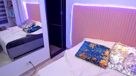 Snapshot of athenea_brown chatting on 12-18-24, 03:58 Athenea online show from 12-18-24, 03:58