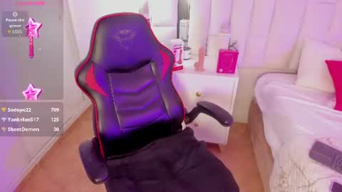 Snapshot of athenea_fox_ chatting on 07-18-26, 12:37 athenea fox online show from 07-18-26, 12:37