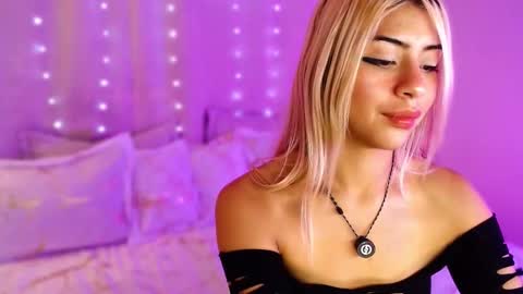 Snapshot of athenea_sweet_aa chatting on 02-14-26, 05:15 Athenea online show from 02-14-26, 05:15