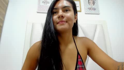 Snapshot of atilana_diaz chatting on 05-15-26, 04:14 Atilana Diaz online show from 05-15-26, 04:14