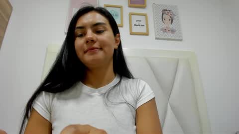 Snapshot of atilana_diaz chatting on 05-27-26, 06:49 Atilana Diaz online show from 05-27-26, 06:49