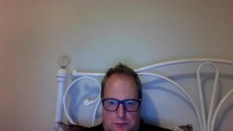 yoursissy online show from 06-04-26, 12:49