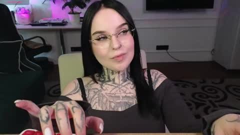 online every day between 10am-23pm online show from 04-11-26, 07:45