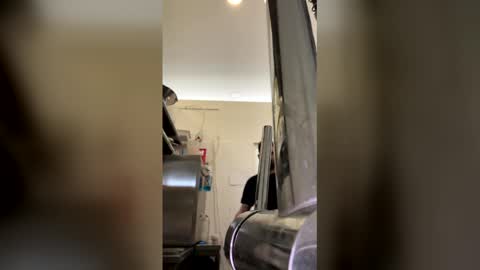 attila19894 online show from 04-21-26, 08:31