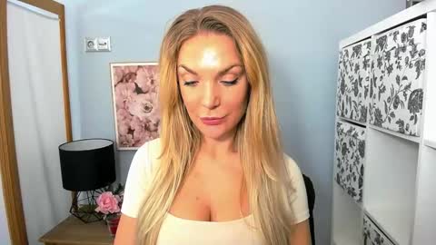 Snapshot of aullorasensual chatting on 12-07-24, 09:17 AulloraSensual online show from 12-07-24, 09:17