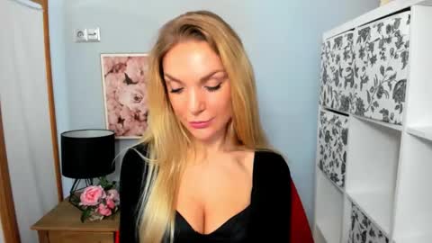 Snapshot of aullorasensual chatting on 12-13-24, 09:57 AulloraSensual online show from 12-13-24, 09:57