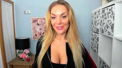 Snapshot of aullorasensual chatting on 12-18-24, 10:46 AulloraSensual online show from 12-18-24, 10:46