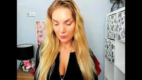 Snapshot of aullorasensual chatting on 02-05-25, 06:24 AulloraSensual online show from 02-05-25, 06:24