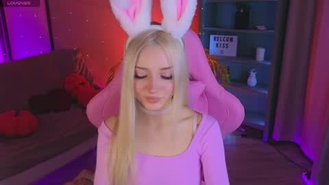 Snapshot of aurasanrise chatting on 04-02-26, 08:39 Aura online show from 04-02-26, 08:39