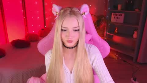 Snapshot of aurasanrise chatting on 05-03-26, 08:48 Aura online show from 05-03-26, 08:48