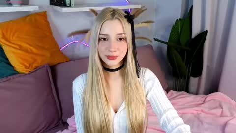Snapshot of aurasanrise chatting on 05-14-26, 11:22 Aura online show from 05-14-26, 11:22