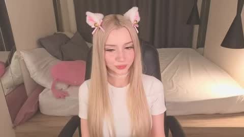 Snapshot of aurasanrise chatting on 05-16-26, 09:24 Aura online show from 05-16-26, 09:24