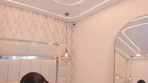 Snapshot of aurora_bellamont chatting on 06-18-26, 01:37 Aurora online show from 06-18-26, 01:37