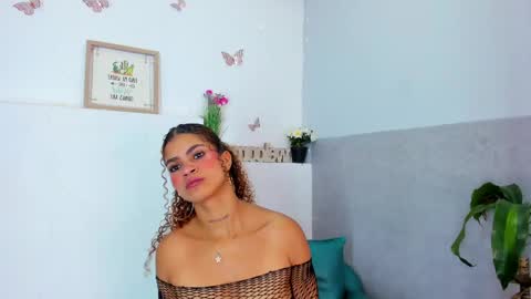 Snapshot of aurora_blackmont chatting on 04-20-26, 12:19 aurora_blackmont online show from 04-20-26, 12:19