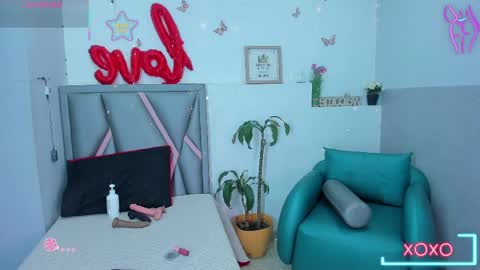 Snapshot of aurora_blackmont chatting on 05-18-26, 12:22 aurora_blackmont online show from 05-18-26, 12:22