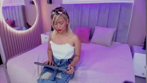 Snapshot of aurora_blonde chatting on 07-17-26, 09:19 aurora_blonde online show from 07-17-26, 09:19