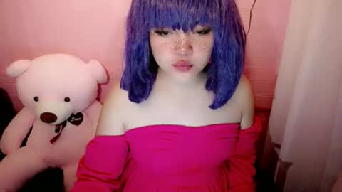 cute online show from 12-20-25, 01:02