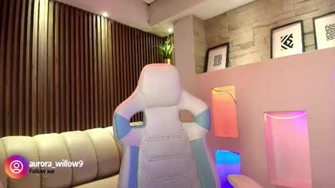 aurora_willow9 online show from 12-18-25, 03:45