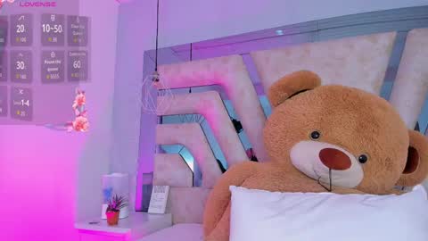 Aurora  online show from 04-12-26, 07:52