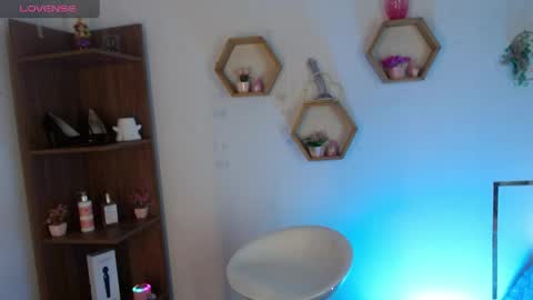 aurorahans online show from 04-07-26, 12:00