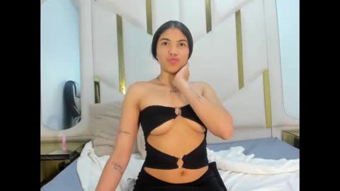 aurorahoney32 online show from 05-05-26, 09:56