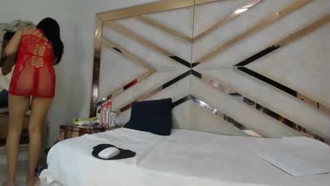 aurorahoney32 online show from 05-19-26, 11:55