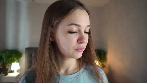 Snapshot of auroralowen chatting on 07-19-26, 06:28 Aurora online show from 07-19-26, 06:28