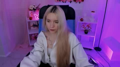 aurorawrenfield online show from 09-23-25, 05:32