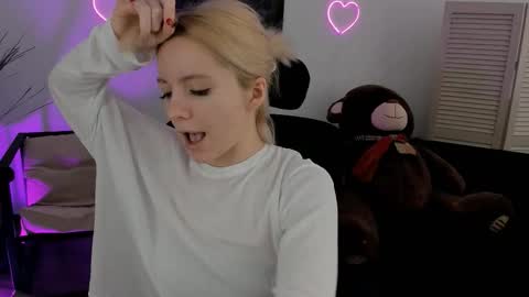 aurorawrenfield online show from 03-12-26, 10:10