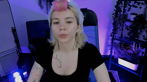 aurorawrenfield online show from 04-07-26, 12:44