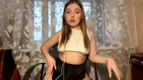 Elizabeth online show from 02-26-26, 02:38