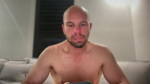 Snapshot of aussieboycal chatting on 07-12-26, 12:29 aussieboycal online show from 07-12-26, 12:29