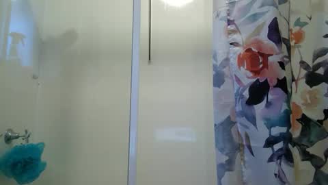 Snapshot of aussielovingxxx chatting on 01-13-25, 08:15 Milf4u online show from 01-13-25, 08:15