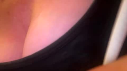 Snapshot of aussielovingxxx chatting on 11-21-25, 08:13 Milf4u online show from 11-21-25, 08:13