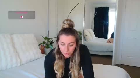 Snapshot of aussielulu chatting on 09-18-25, 01:18 aussielulu online show from 09-18-25, 01:18