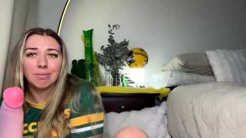 Snapshot of aussielulu chatting on 06-17-26, 02:36 aussielulu online show from 06-17-26, 02:36