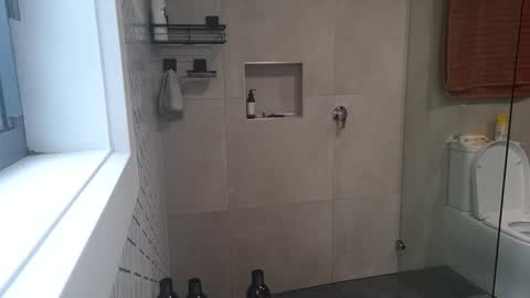 Snapshot of aussieweapon chatting on 12-22-24, 03:33 Nick online show from 12-22-24, 03:33