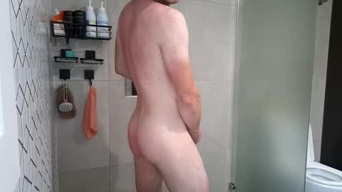 Snapshot of aussieweapon chatting on 10-13-25, 10:32 Nick online show from 10-13-25, 10:32