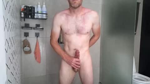 Snapshot of aussieweapon chatting on 10-31-25, 10:55 Nick online show from 10-31-25, 10:55