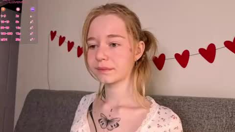 Snapshot of austeja_ona chatting on 07-19-26, 06:22 Aya online show from 07-19-26, 06:22