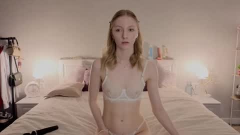 Annie online show from 03-20-26, 02:00