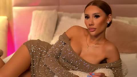 Ava online show from 11-25-25, 12:10