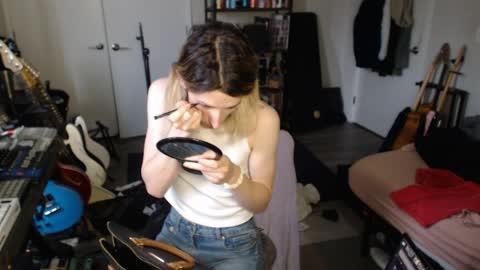 Ava online show from 04-02-26, 07:55