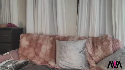 Snapshot of ava_west chatting on 04-19-26, 06:10 Ava online show from 04-19-26, 06:10