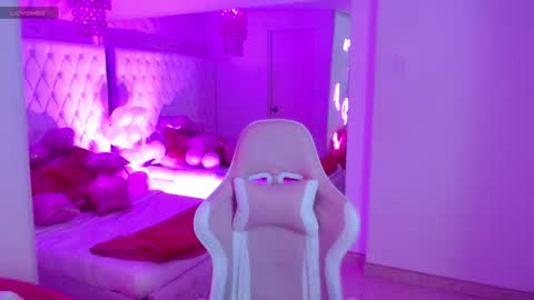 AVA online show from 02-10-26, 01:37