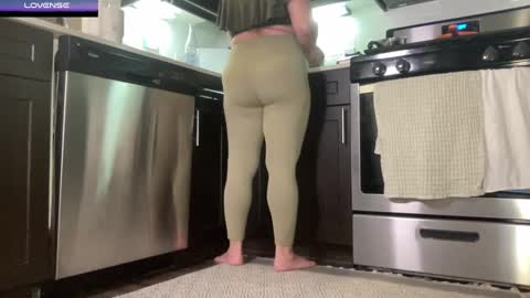 Snapshot of avabradley chatting on 10-01-25, 12:27 Ava . Support my channel by using my affiliate link to make your account Thanks online show from 10-01-25, 12:27