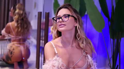 Ava online show from 10-24-25, 03:58