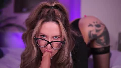 Ava online show from 01-14-26, 04:40