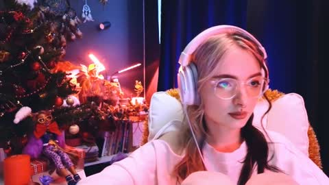 Avriel online show from 12-15-24, 02:30